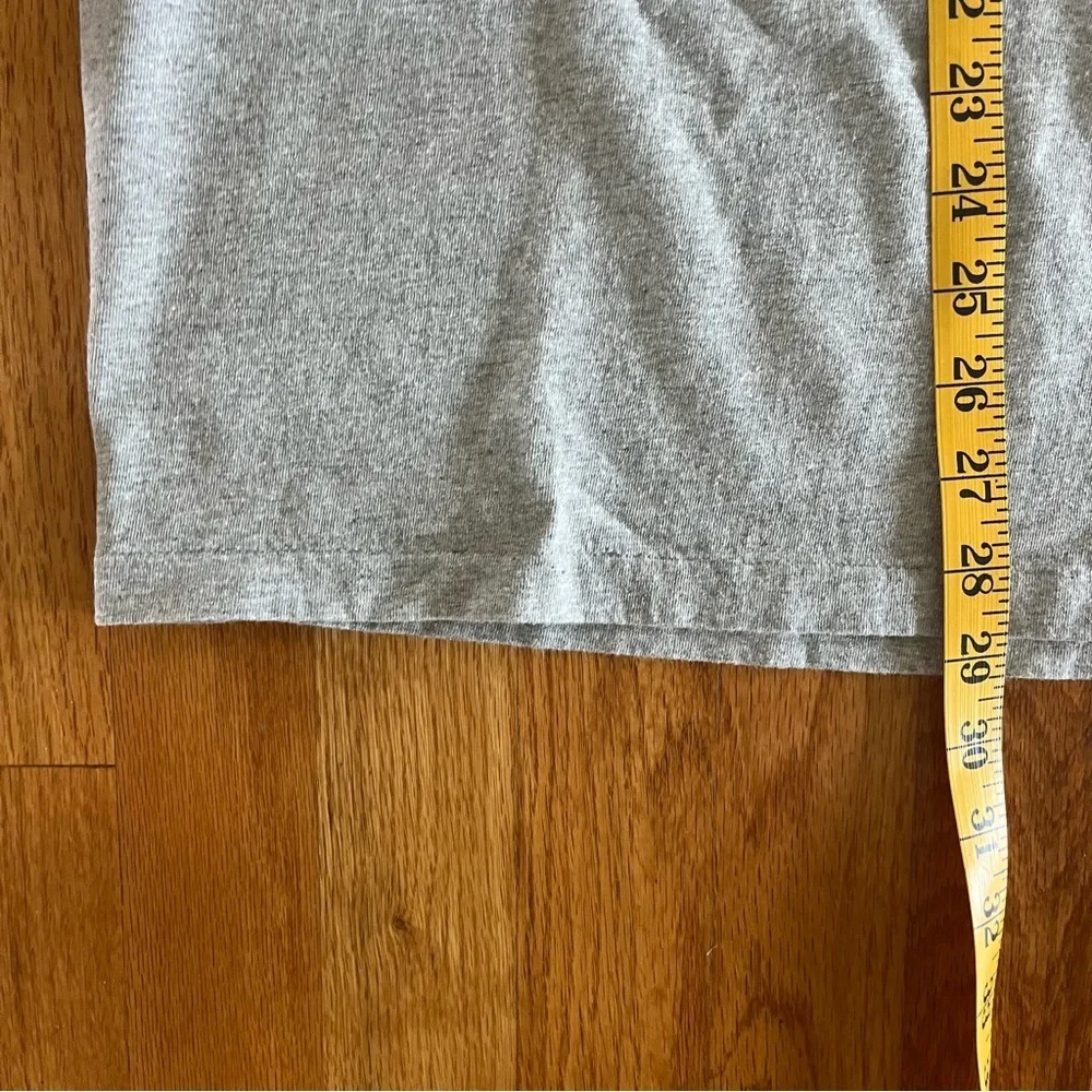 Vintage NIKE Men's Heather Gray Tee Shirt with Yellow and blue Accents Sz XL TG